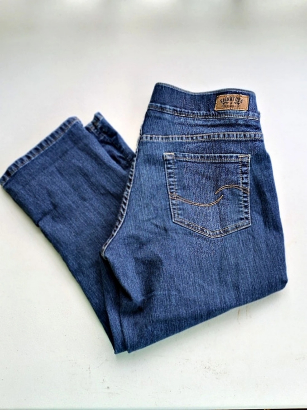 Signature by Levi Strauss & Co. Women's Pull-On Denim Capri Jeans - Size 12